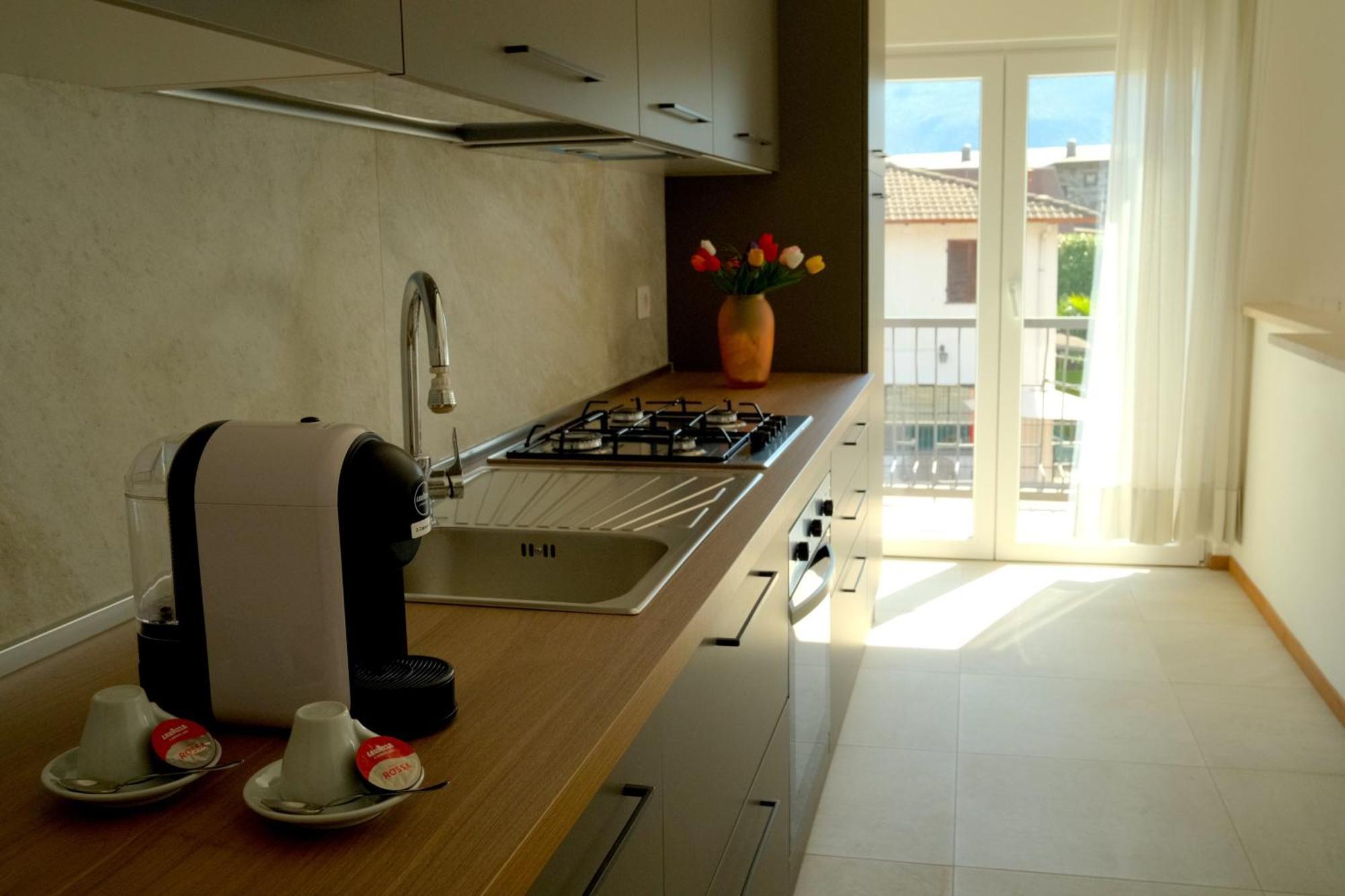 Casa Paola Central Stay By The Lake دومازو المظهر الخارجي الصورة