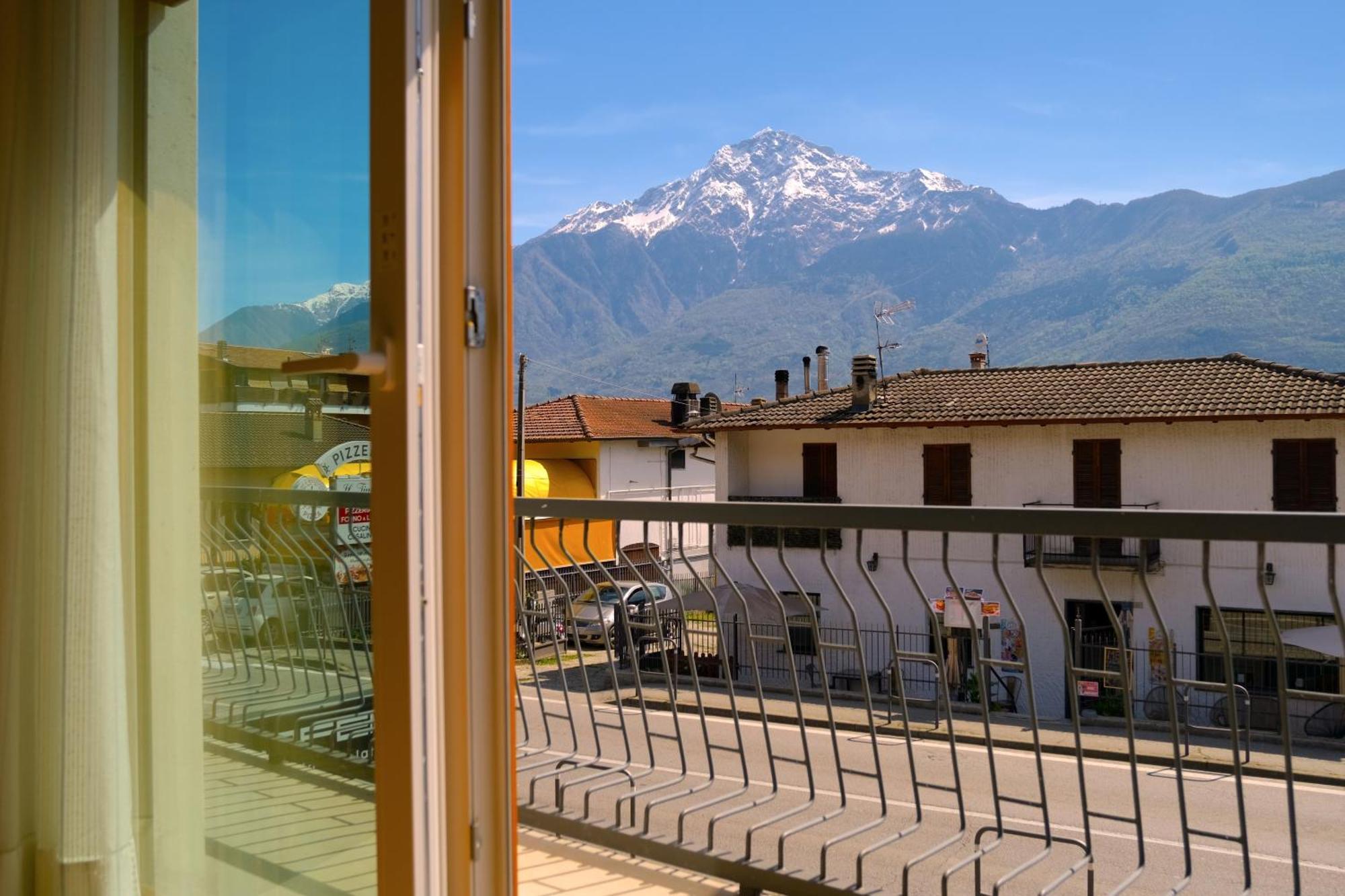 Casa Paola Central Stay By The Lake دومازو المظهر الخارجي الصورة